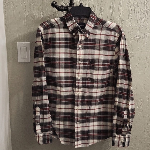 American Eagle Classic Fit Plaid Button Down Shirt - Picture 2 of 8
